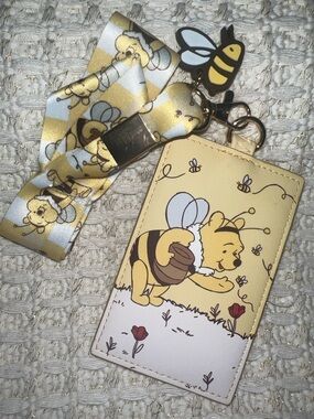 NWT Loungefly Disney Winnie the Pooh Honey Pot Bee Roses Lanyard and Card Holder
